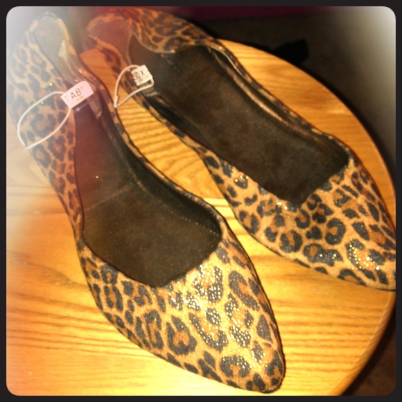 Animal print pointed flats // brand new