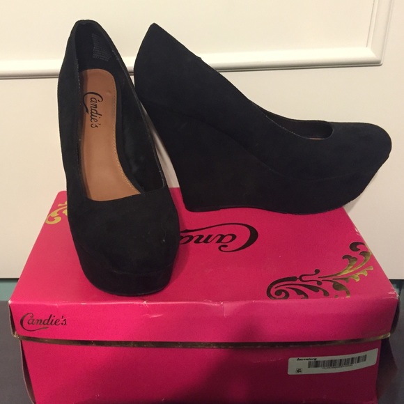 Candie's Black Wedges