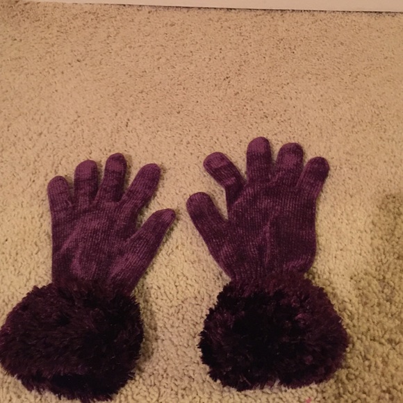 Purple gloves❄️