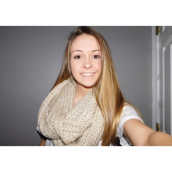 Meet your Posher, Amber - Picture 1 of 1