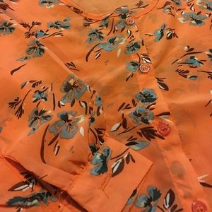 Flowy very adorable floral blouse