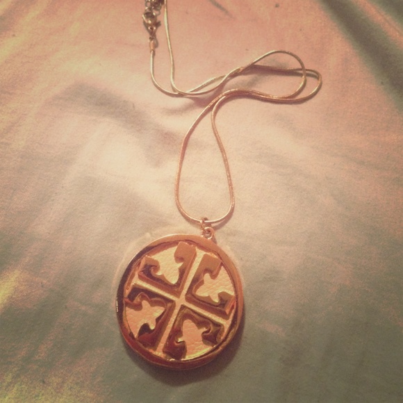 Mock Tory Burch Neclace (****NOT SOLD AS REAL**)
