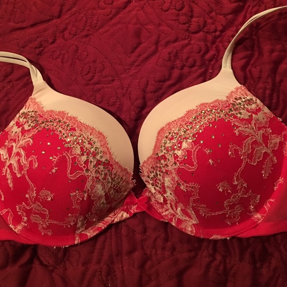 Victoria's Secret push up bra worn a couple times
