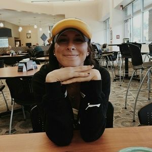 Meet your Posher, Olivia