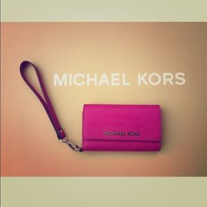 Michael kors iPhone 5/5s wristlet