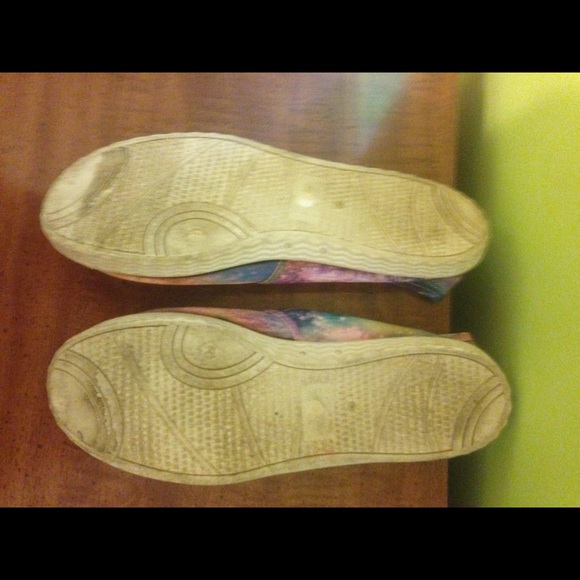 Shoes - Picture 2 of 2
