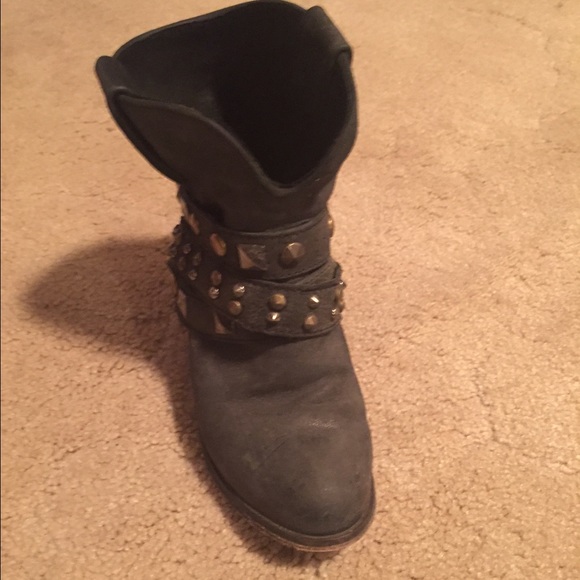 Corral Black Studded Booties size 6 - Picture 2 of 3