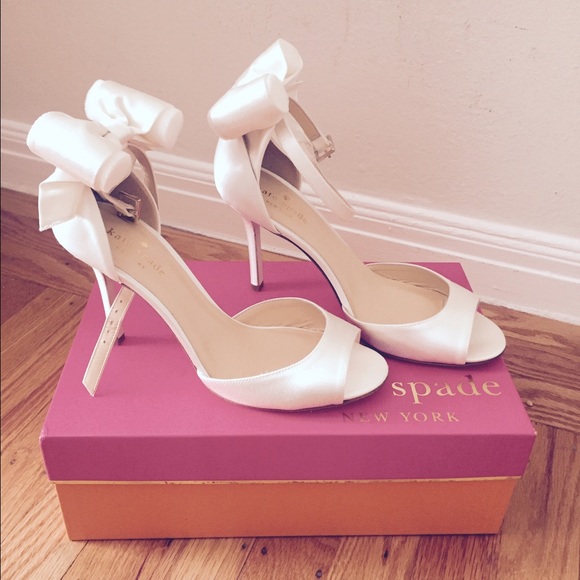 Silk White Kate spade pumps. Brand new.
