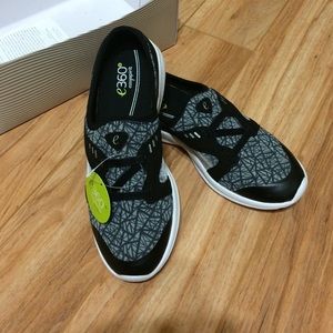 Easyspirit Slip-on Walking Shoes