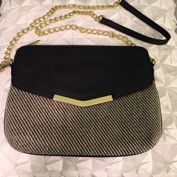 🎀 New Listing Olivia + Joy Crossbody