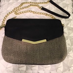 🎀 New Listing Olivia + Joy Crossbody