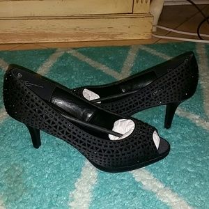 Black peep toe pumps