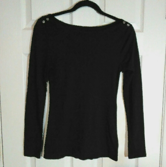 A black long sleeve shirt - Picture 1 of 2