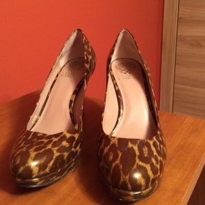 Vince Camuto Animal Print Pumps size 8, multicolor