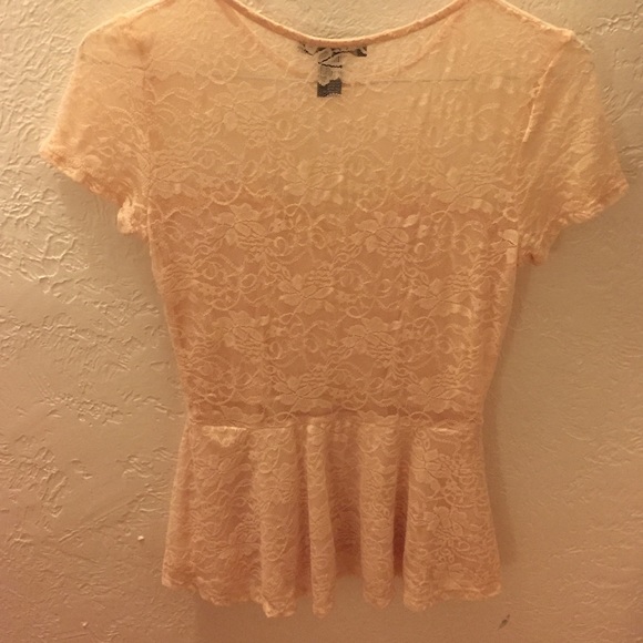 Cute top - Picture 2 of 2