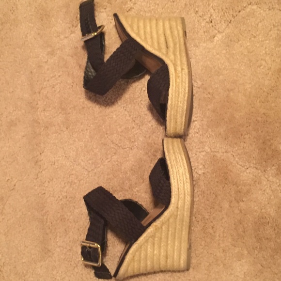 Black and Tan Strappy wedges - Picture 1 of 3