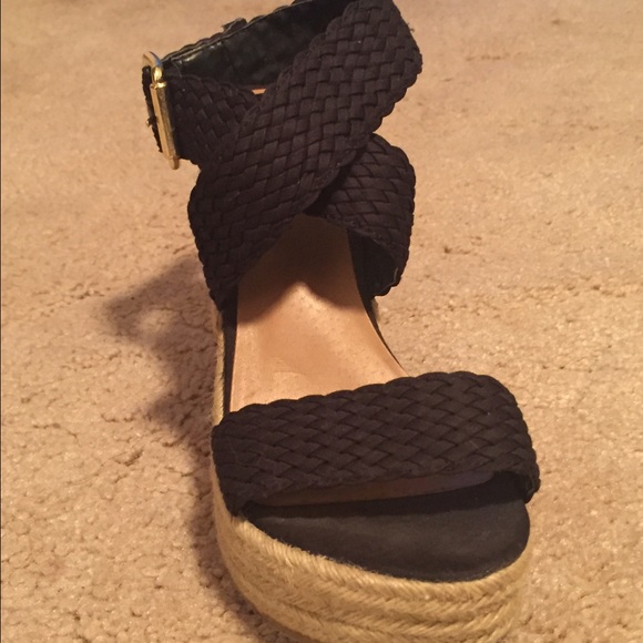 Black and Tan Strappy wedges - Picture 2 of 3