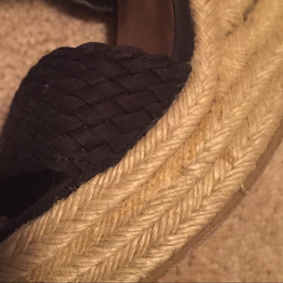 Black and Tan Strappy wedges - Picture 3 of 3