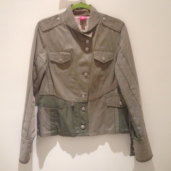 Stylish Take on Army Jacket