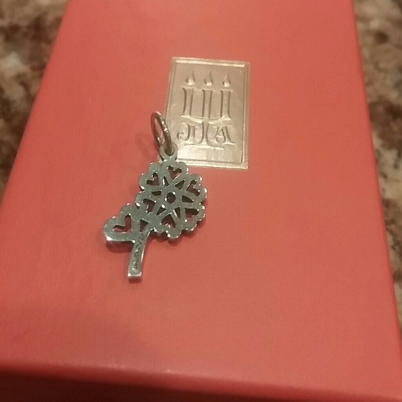 🚫SOLD🚫 James Avery 7 hearts flower charm - Picture 2 of 2