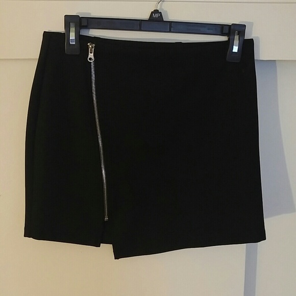 Black zipper mini skirt