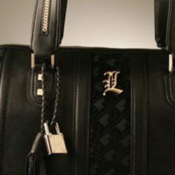 ISO gold removable lock for this style L.A.M.B.