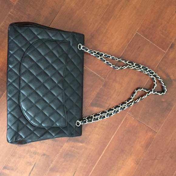 Chanel black quilted caviar single flap maxi - Picture 2 of 8