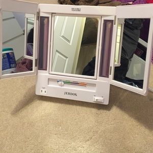 Light up makeup mirror!