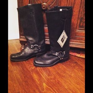 NWT black Frye boots