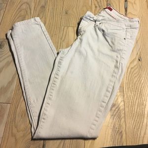 White skinny jeans