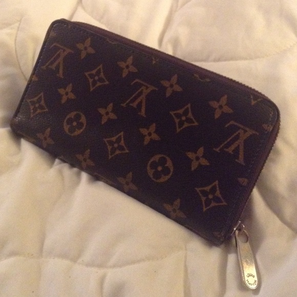 Louis Vuitton Monogram Zippy Wallet
