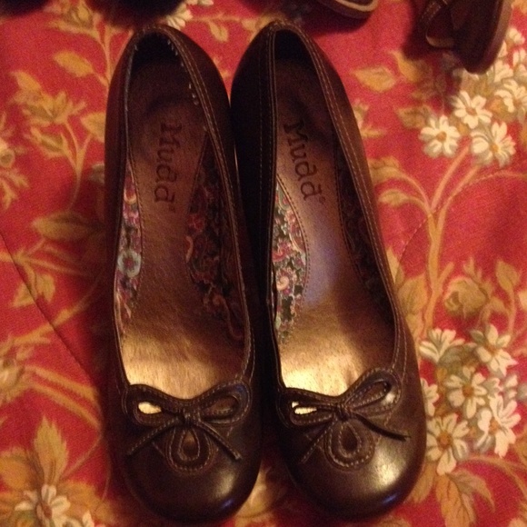 Cute brown heels