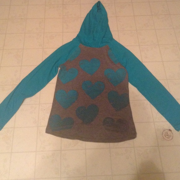 cute blue and gray heart shirt! - Picture 1 of 2