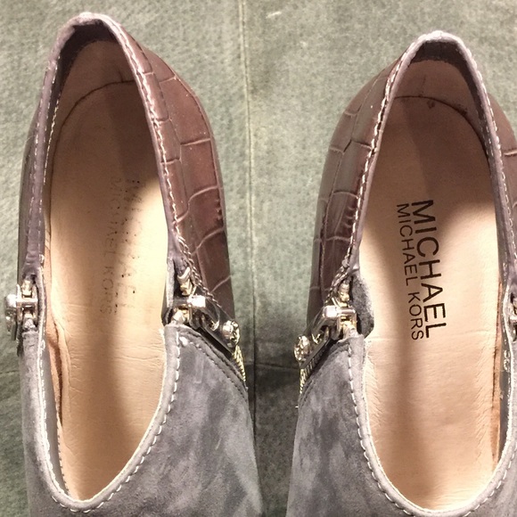 🍾HP🍾Michael Kors Grey Ankle Booties - Picture 4 of 4