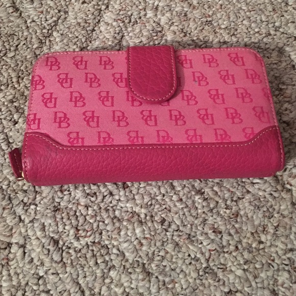 Dooney and Bourke wallet