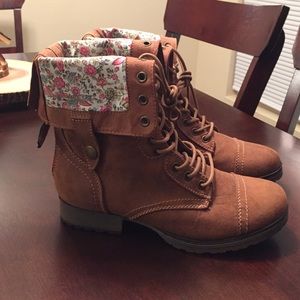 Flower print booties