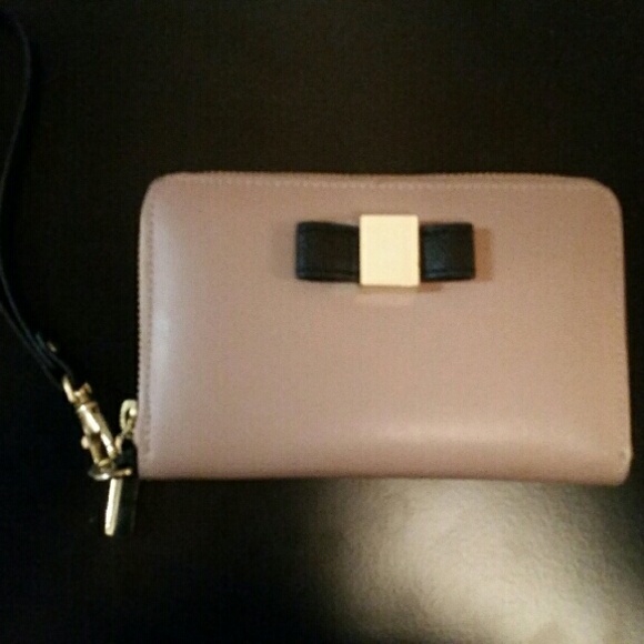 Ivanka Trump Blair smartphone wristlet