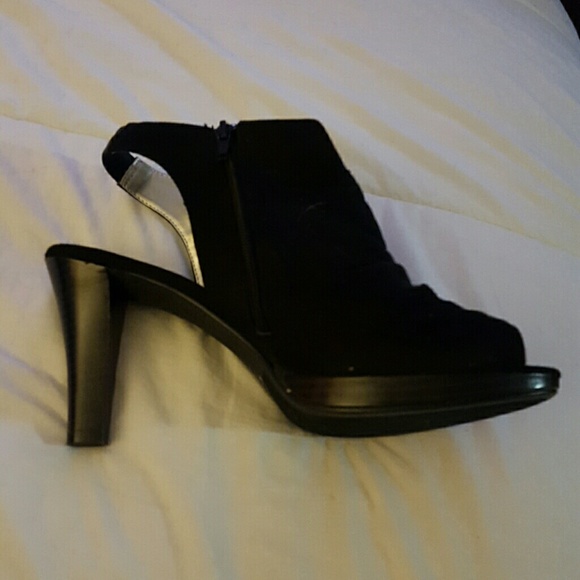 Beautiful Peep toe ankle sling back booties - Picture 2 of 4