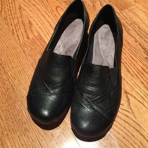 Black Bare Traps brand shoes size 8.5