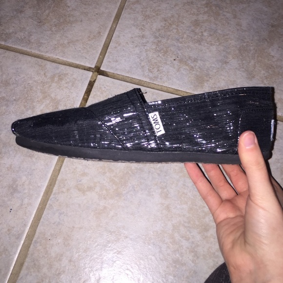 Toms - Picture 1 of 4
