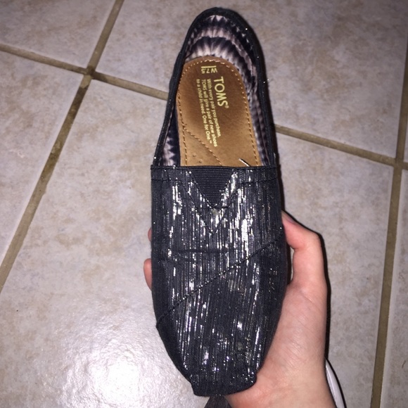 Toms - Picture 2 of 4
