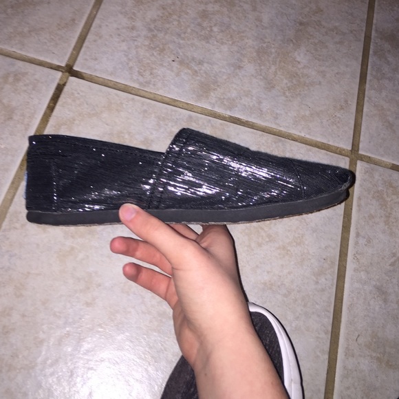 Toms - Picture 3 of 4