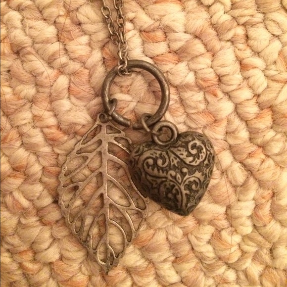 Leaf heart long silver necklace