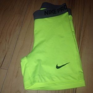 Nike Pro 5 in shorts NWOT