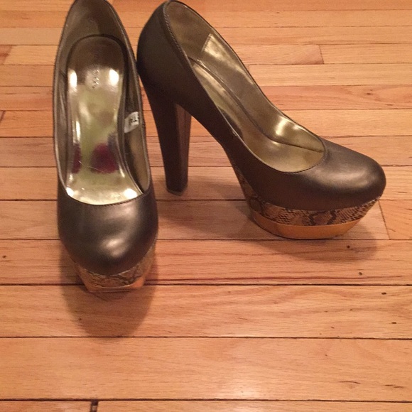 Bronze/Snake Skin Pumps - Picture 2 of 2