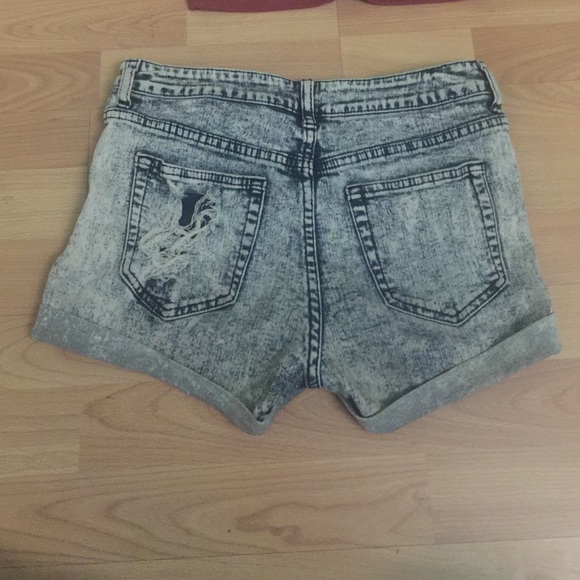❌❌SOLD❌DENIM SHORTS - Picture 2 of 3