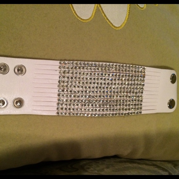 Cuff bracelet - Picture 2 of 2