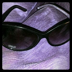 Sunglases, black and bling