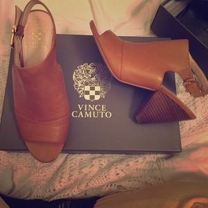 Vince Camuto peep-toe