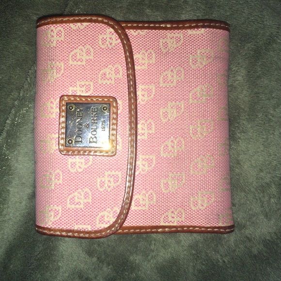 Dooney & bourke wallet